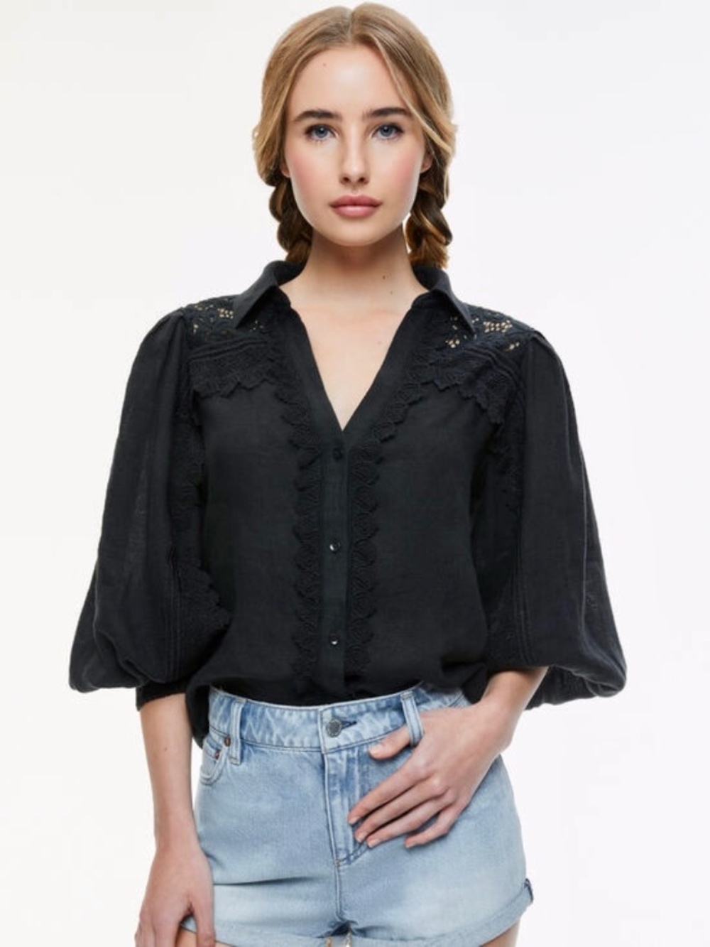 100% linen Alice + Olivia embroidered black  blouse NWT